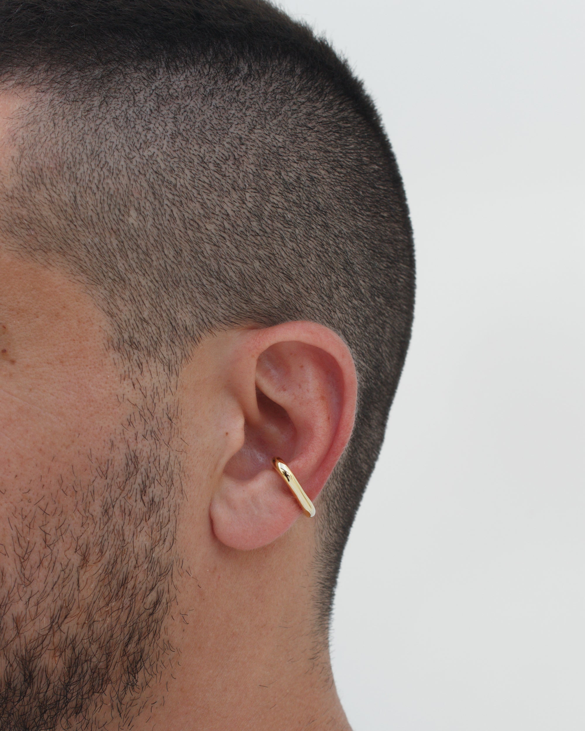 Capsule Short ear cuff in 18k yellow gold vermeil